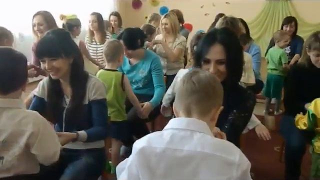 Вход на утренник 8 МАРТА средняя группа смотреть онлайн