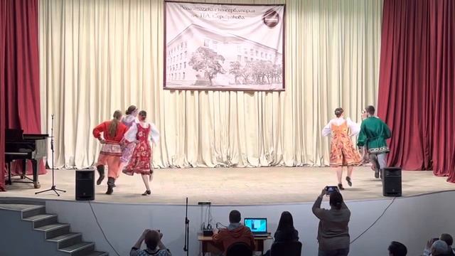 Русский народный танец под РНП «Травушка-муравушка» смотреть онлайн