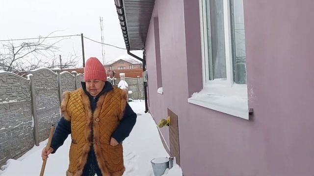 Выпало много снега берёмся за лопаты смотреть онлайн