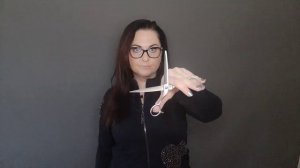 Как правильно держать ножницы. владение парикмахерскими ✂️