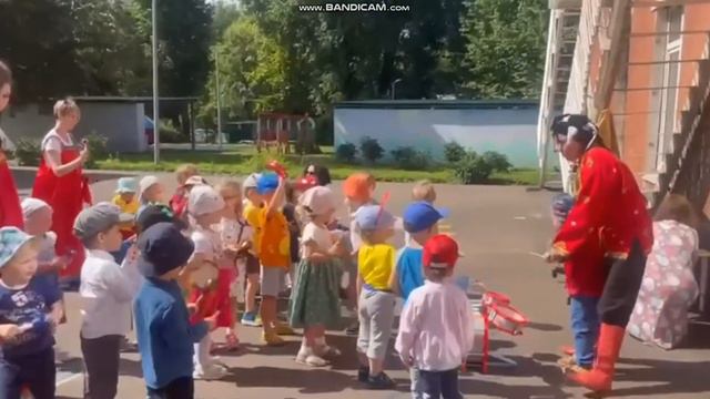 Маленькая страна: юные нагатинцы весело и интересно проводят время смотреть онлайн