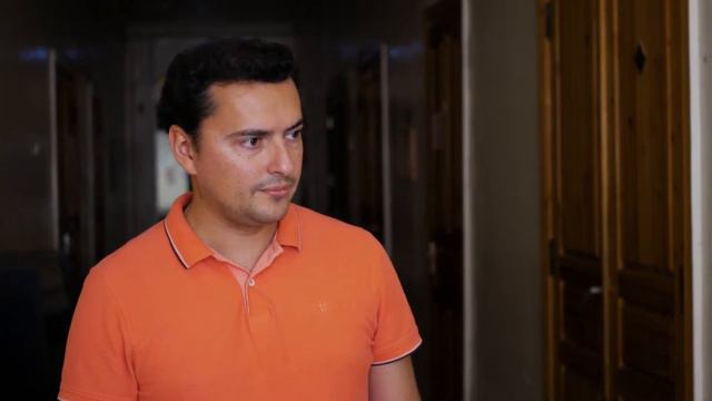 Интервью с Виктором Хотулевым, преподавателем "Летней творческой школы-2018" смотреть онлайн