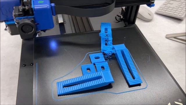 This 3D Printer is Super Cheap | But is it Worth it? смотреть онлайн