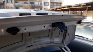 Как снять эмблему багажника на BMW и не повредить кузов с эмблемой. Proper logo removing BMW E60.