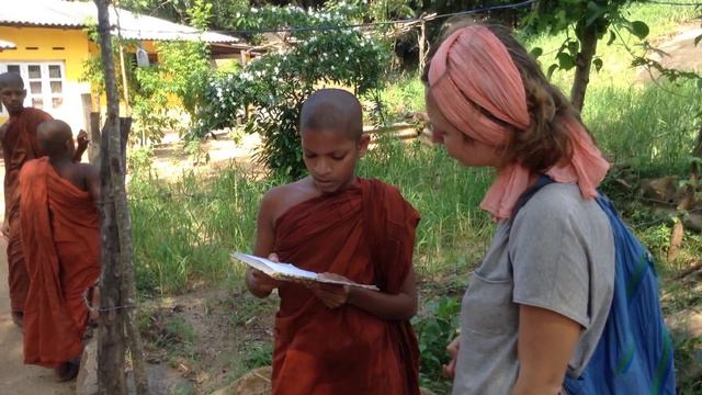 Послушник в лесном монастыре читает Дхаммападу смотреть онлайн