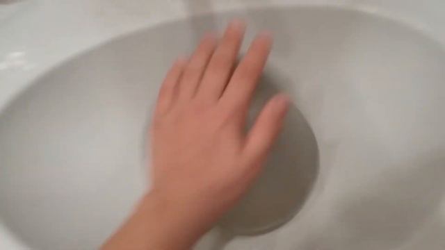 Издаю звуки шариком с водой смотреть онлайн