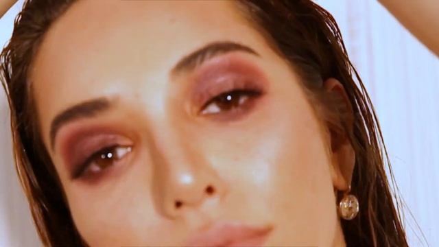 Mega Watt Palette // Lottie London смотреть онлайн