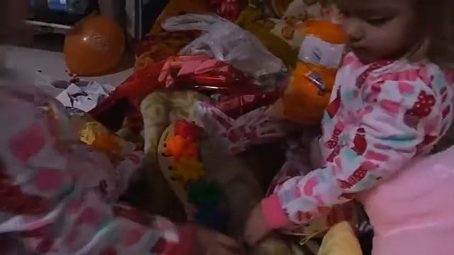 Итальянское РОЖДЕСТВО2017/Дети Открывают ПОДАРКИ//ElDiFamily смотреть онлайн