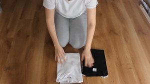 Как быстро сложить футболку