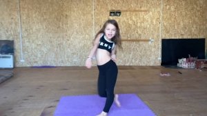 Учимся танцевать онлайн . Танцевальная связка для начального уровня.