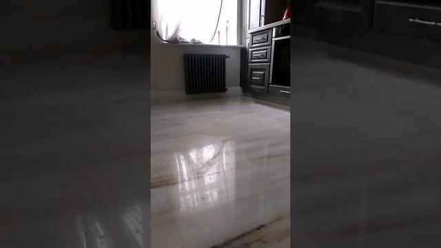 Блеск камня, мраморный пол блестит как зеркало. смотреть онлайн