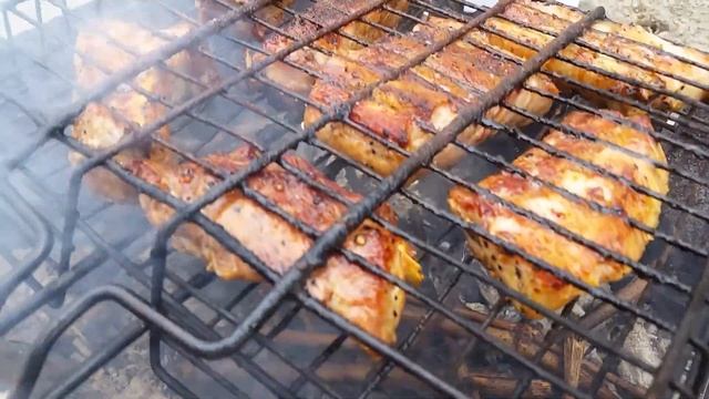 Свиные ребра на гратаре, на виноградной лозе - это ультра супер вкусно! смотреть онлайн