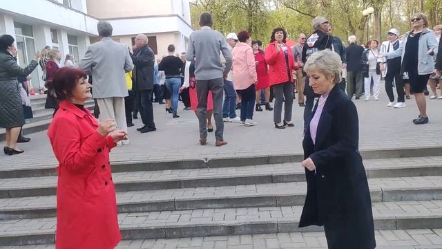 За твои зелёные глаза.......23.04.23 Гомель парк Луначарского ? смотреть онлайн