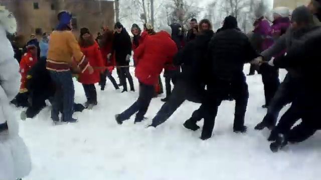 Мужики тянут канат за коробку кайнека!!ржал 5часов смотреть онлайн