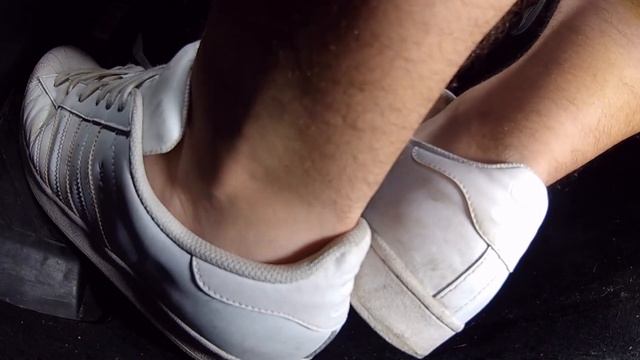 Driving Adidas Superstars and Barefoot смотреть онлайн