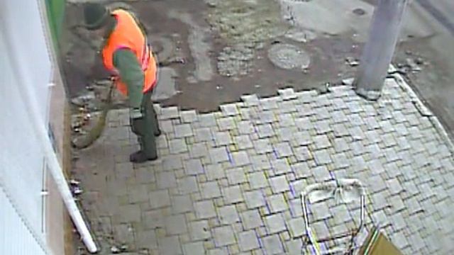 Откуда же берется мусор на улице.AVI