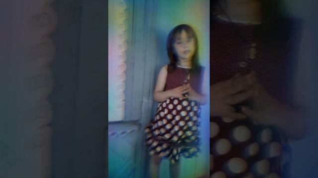 Первое видео★аня рассказывает стих★"МУХА МУХА ЦыКАТУХА" смотреть онлайн