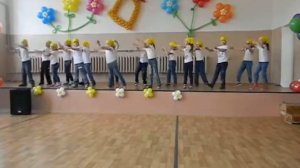 Танец на выпускной начального класса