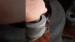 замена подушек двигателя т5 2.0 дизель.  стук при переключении с 1-й на 2-ю