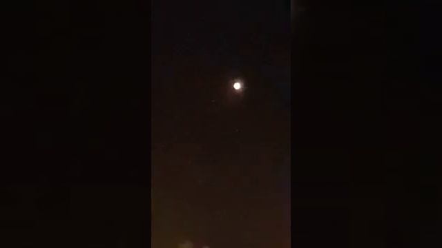 FRANCE PHÉNOMÈNE ÉTRANGE À NIORT DES OVNIS EXTRATERRESTRE