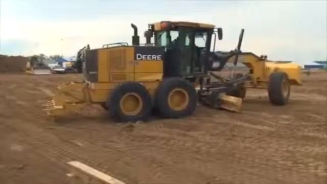 Грейдеры John Deere 872G демо шоу