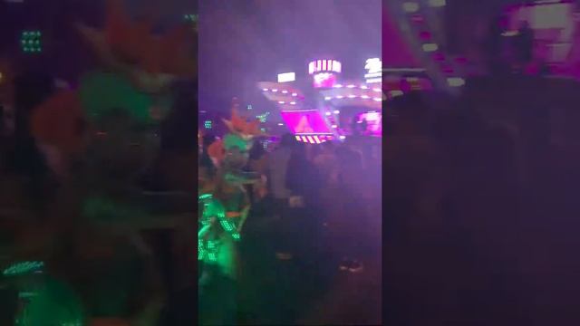 Выпускной в Парке Горького. Видос получился масштабным, но очень интересным смотреть онлайн