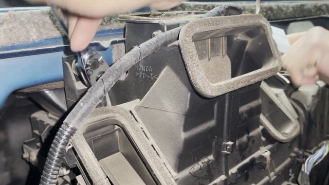 Installing A *NEW* Heater Core For My EG Hatch - (92-95 Honda Civic Dash Removal)