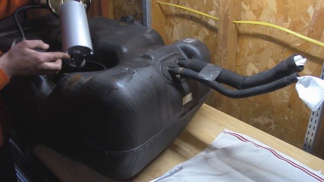 Fuel Pump Replacement | Jeep Cherokee XJ 97-01 смотреть онлайн