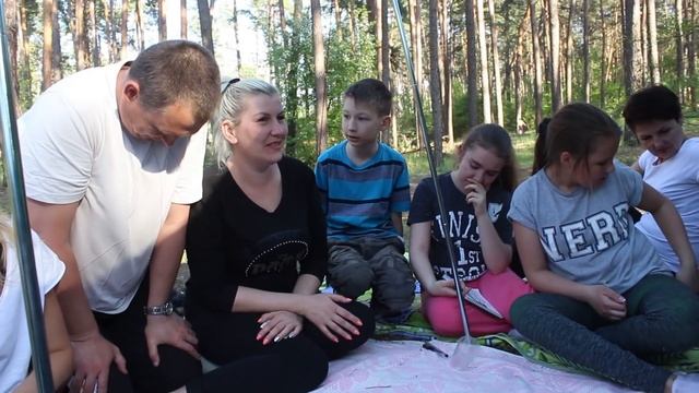 VLOG Поставили огромную палатку. Приехала Виктория. Снова мафия. Будет фан-встреча, приходите! смотреть онлайн