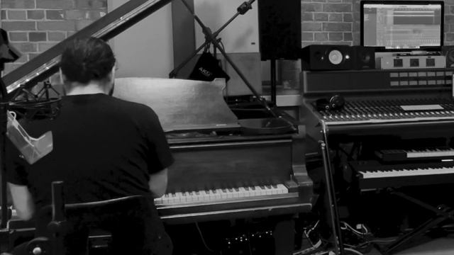 Vocal Bleed Onto Piano Mics in Live Room Setup смотреть онлайн