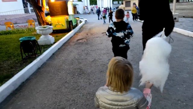 Иван с сестрой в парке Кирова смотреть онлайн