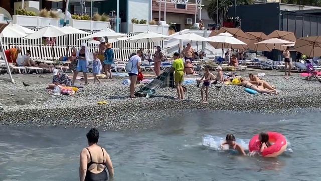 11.08.2023. Погода в Сочи в августе. Смотри на Чёрное море каждый день. смотреть онлайн