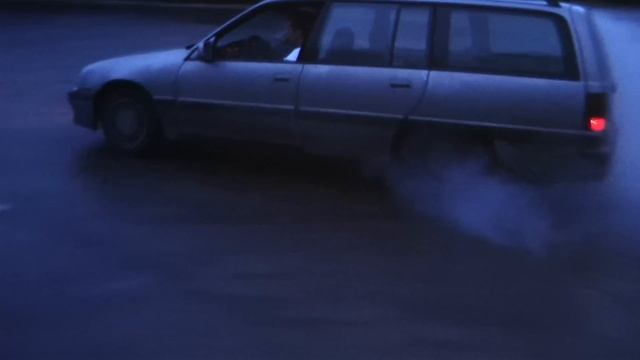 Opel Omega 3000 massive burnout 2nd gear смотреть онлайн