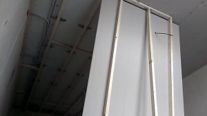 Как самому поднять и закрепить лист гипсокартона на потолок.#гипсокартонныйпотолок #быстро #2минуты