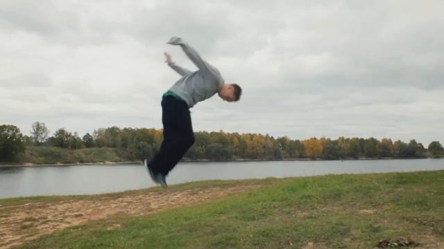 Сальто вперёд / Сальто вперёд козлом (Parkour Tricks) смотреть онлайн