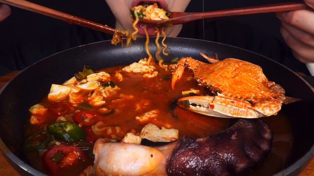 ASMR 얼큰 칼칼한 해물 순두부 열라면 먹방! 꽃게, 문어 *SEAFOOD* CRAB, OCTOPUS (EATING SOUNDS)(NO TALKING MUKBANG) смотреть онлайн