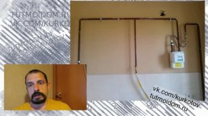 Простая сложная кухня, газовые трубы и фальш стена