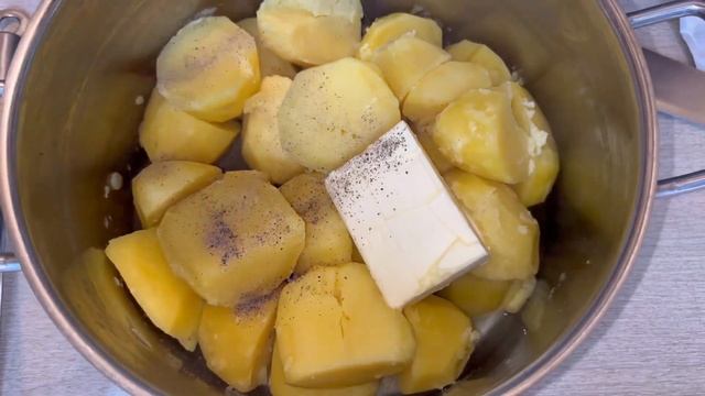 ОЧЕНЬ ВКУСНЫЕ ДОМАШНИЕ ВАРЕНИКИ С КАРТОШКОЙ ?Готовим Вкусно смотреть онлайн