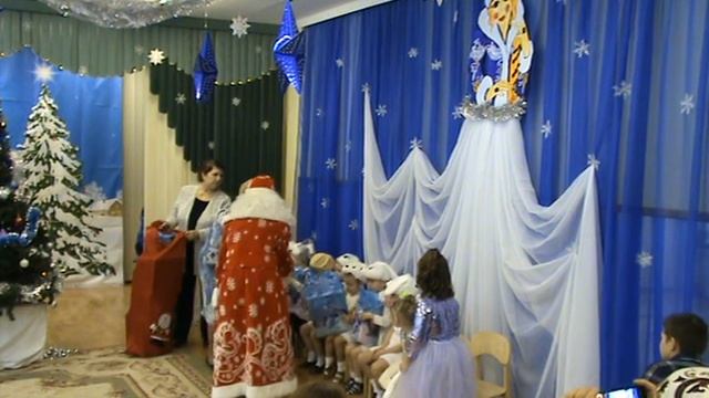 Новогодний утренник в средней группе (2 часть) смотреть онлайн