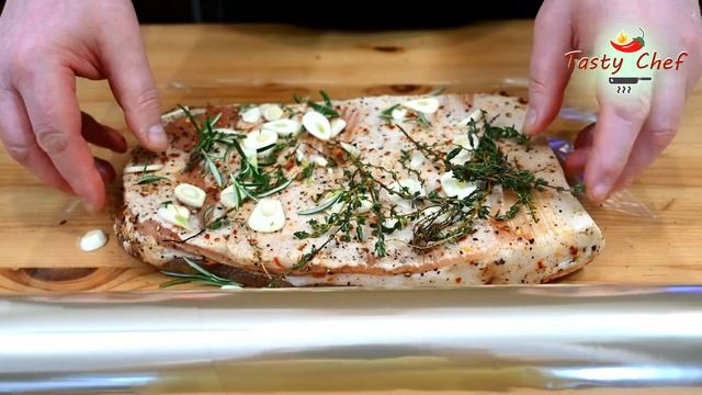 Пряный Чесночный бок по-Бургундски. Варёно-копчёный БЕКОН. Spicy Garlic BACON in Burgundy style. смотреть онлайн