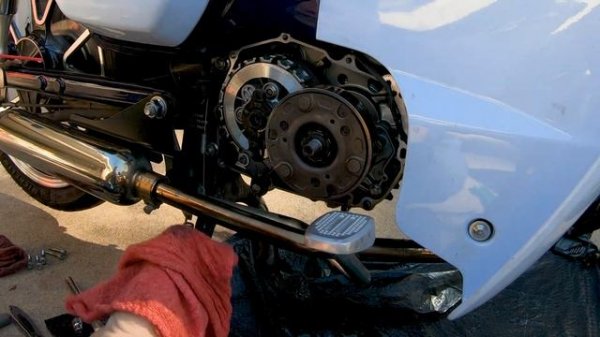 SUPERCUB: 2019 Honda Super Cub // Oil Spinner Maintenance & Cleaning