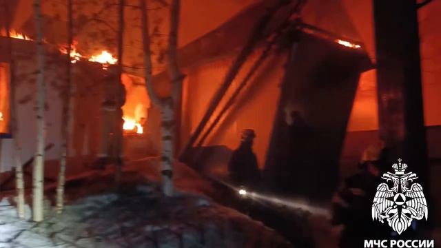 В ХМАО сгорела транспортная компания смотреть онлайн