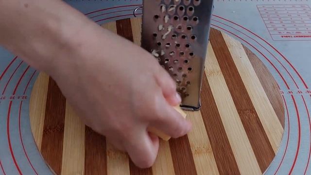 Обалденный праздничный салат с курицей и оливками смотреть онлайн