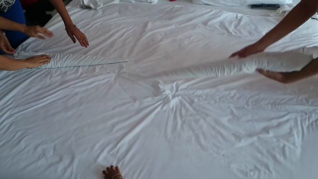 How to make Towel art | Towel Origami Swans | Towel Folding | Ft Sparsh Hacks First Video on YouTub смотреть онлайн