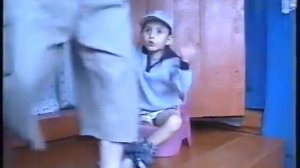 Маленький мальчик ужасно не любит, когда его троллят