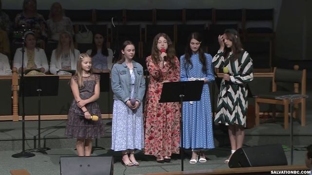 Стих «Мы все обнимемся когда-то в небесах» - группа подростков смотреть онлайн