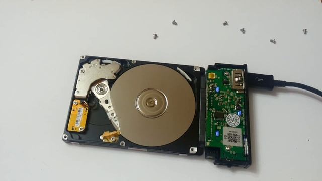 Laptop's hard drive disassembly. Samsung HM641JI. смотреть онлайн
