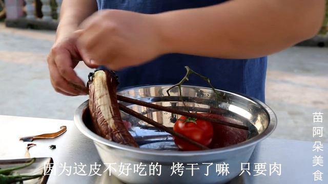 苗大姐偷鹅蛋，做苗族特色“烤毛辣茄”，米饭和菜嗦嗦吃太过瘾！【苗阿朵美食】 смотреть онлайн
