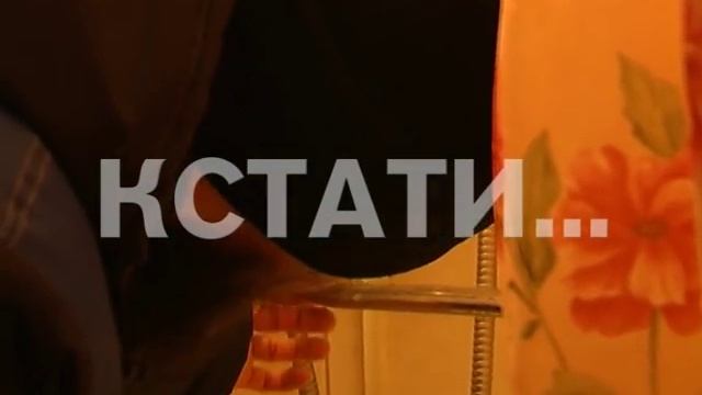 Поющие коммунальщики ремонт сантехники ведут под песни караоке смотреть онлайн