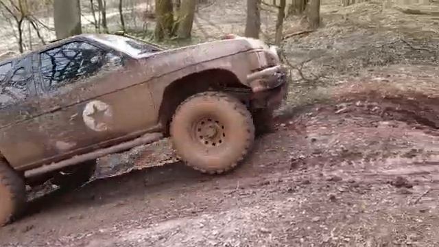 МОНСТР НИССАН ТЕРРАНО ЕДЕТ В ГОРУ. Очень просто. OFFROAD NISSAN смотреть онлайн
